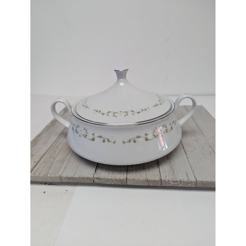 Sheffield Fine China Elegance Covered Casserole Vegetable Bowl Dish Soup Tureen